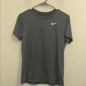 607.  Nike Dri-Fit boys Gray Short Sleeve T-Shirt size M